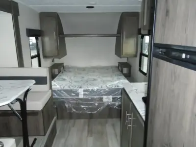 2021 Coachmen Clipper Ultra-Lite 17FQS photo 14