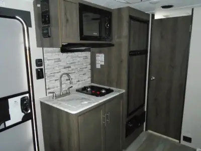 2021 Coachmen Clipper Ultra-Lite 17FQS photo 10