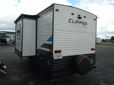 2021 Coachmen Clipper Ultra-Lite 17FQS photo 5