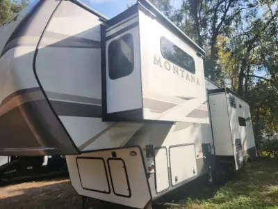 2020 Keystone Montana 3120RL photo 2