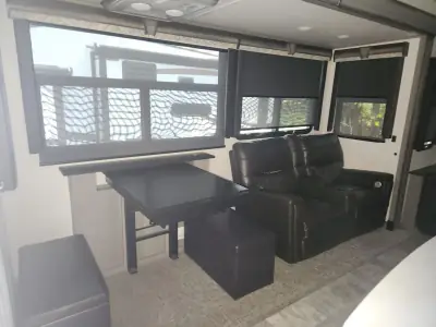 2020 Keystone Montana 3120RL photo 3