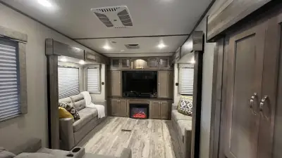 2018 Keystone SPRINTER 3531FWDEN photo 8