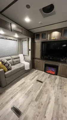 2018 Keystone SPRINTER 3531FWDEN photo 9