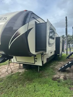 2018 Keystone SPRINTER 3531FWDEN photo 2