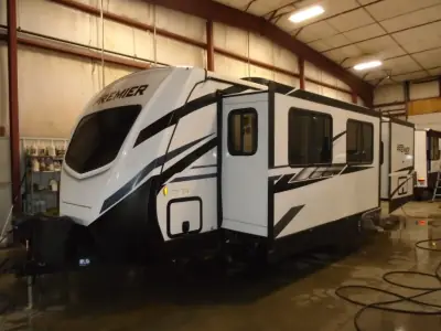 2023 Keystone Premier Ultra Lite 25FKPR photo 6