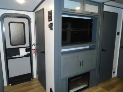 2023 Keystone Premier Ultra Lite 25FKPR photo 9