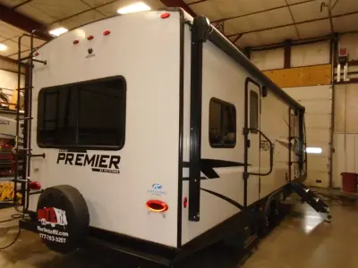 2023 Keystone Premier Ultra Lite 25FKPR photo 3
