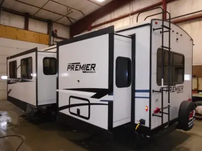 2023 Keystone Premier Ultra Lite 25FKPR photo 5