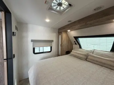 2022 Palomino SOLAIRE ULTRA LITE 242RBS photo 23