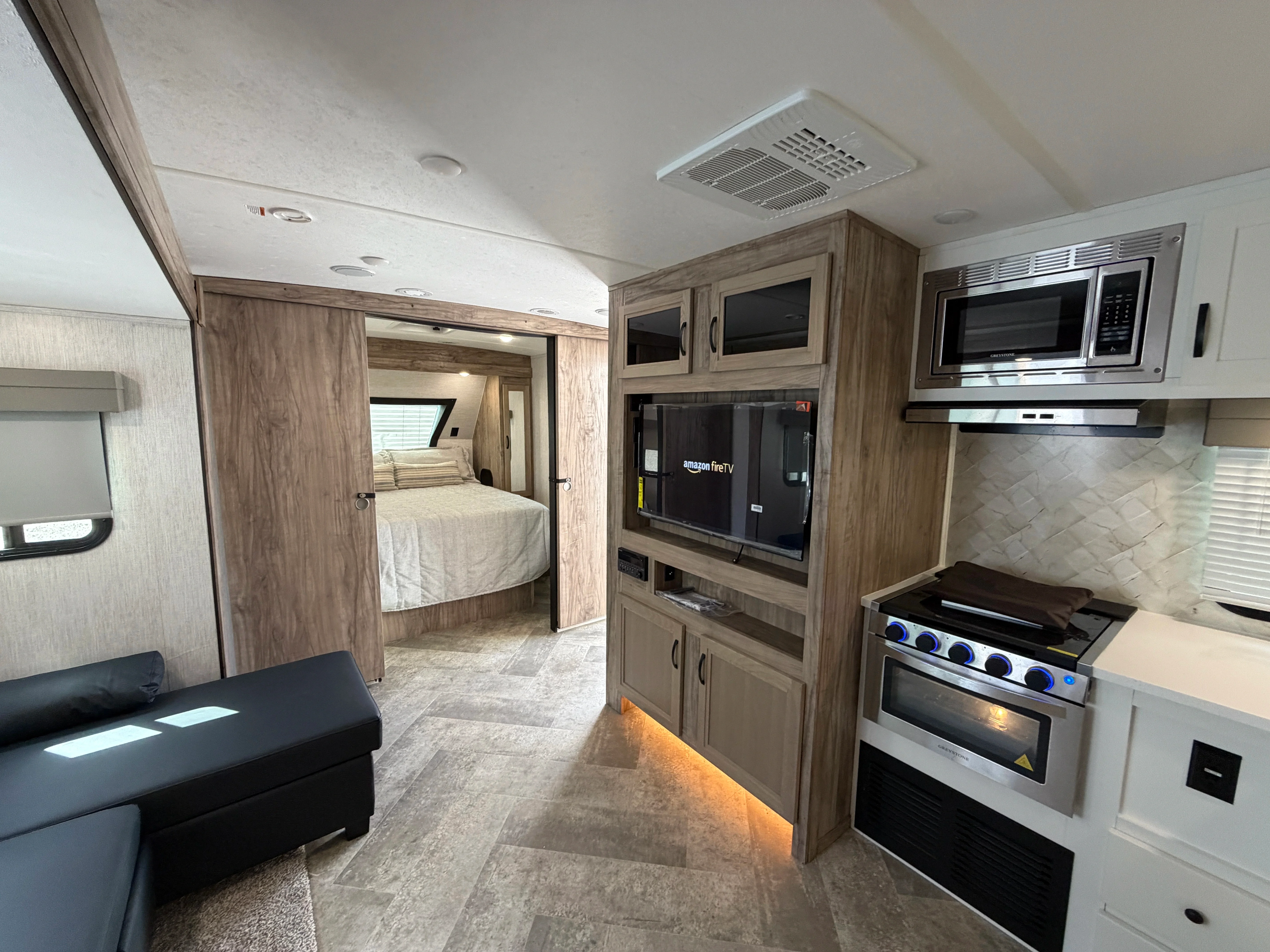 2022 Palomino SOLAIRE ULTRA LITE 242RBS exterior