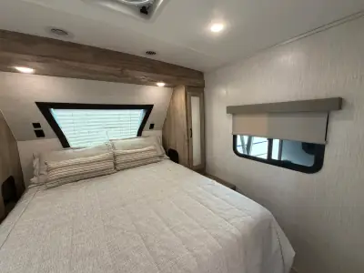 2022 Palomino SOLAIRE ULTRA LITE 242RBS photo 22