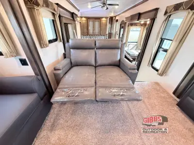 2018 Keystone Montana 3791RD photo 14