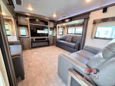 2018 Keystone Montana 3791RD photo 10
