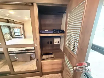 2018 Keystone Montana 3791RD photo 35