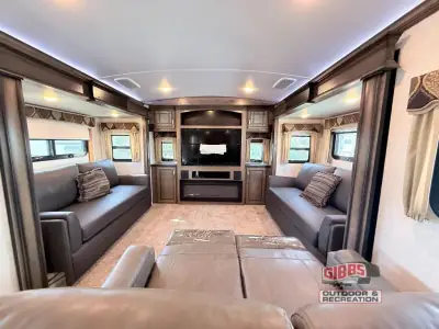 2018 Keystone Montana 3791RD photo 16