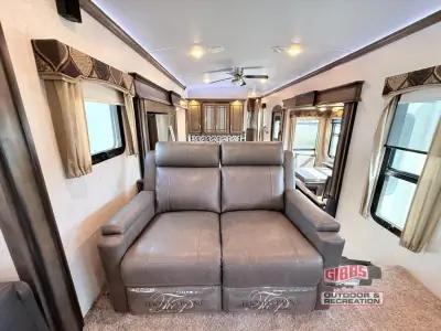 2018 Keystone Montana 3791RD photo 13
