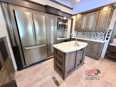 2018 Keystone Montana 3791RD photo 18