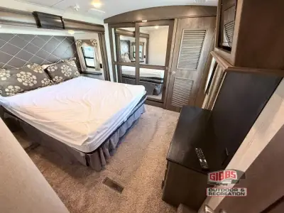 2018 Keystone Montana 3791RD photo 33