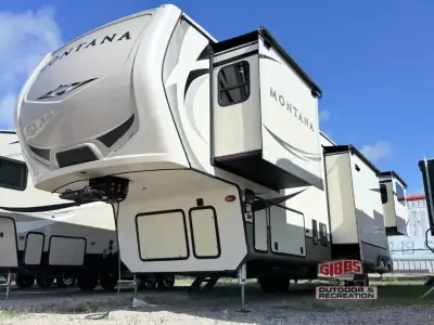 2018 Keystone Montana 3791RD photo 4