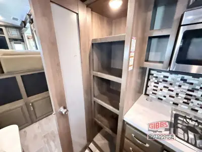 2018 Keystone Montana 3791RD photo 22