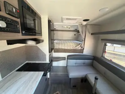 2027 Lance LANCE 825 photo 11