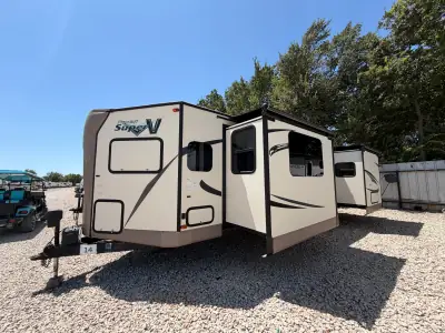 2017 Forest River FLAGSTAFF SUPER V 28VRBS photo 7