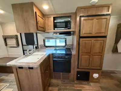 2017 Forest River FLAGSTAFF SUPER V 28VRBS photo 25
