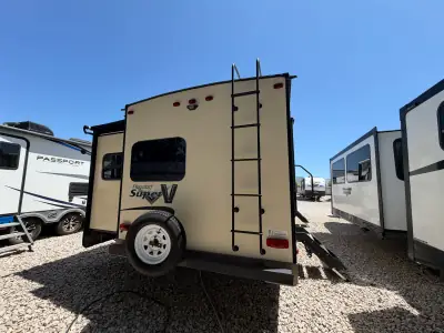 2017 Forest River FLAGSTAFF SUPER V 28VRBS photo 17