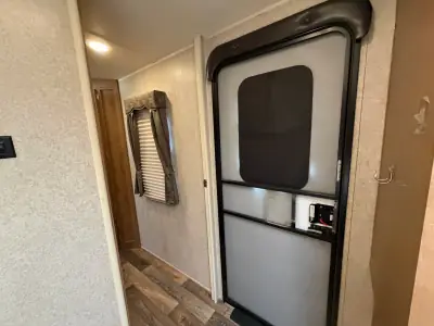 2017 Forest River FLAGSTAFF SUPER V 28VRBS photo 31