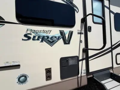 2017 Forest River FLAGSTAFF SUPER V 28VRBS photo 21