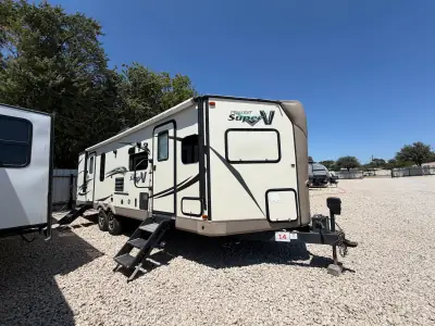 2017 Forest River FLAGSTAFF SUPER V 28VRBS photo 2