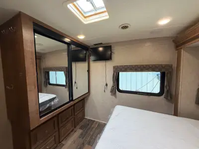 2017 Forest River FLAGSTAFF SUPER V 28VRBS photo 23