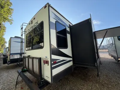 2020 Keystone Outback 330RL photo 5
