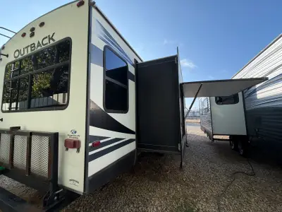 2020 Keystone Outback 330RL photo 3