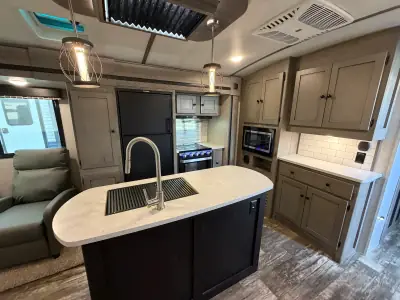 2020 Keystone Outback 330RL photo 36