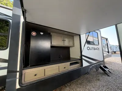 2020 Keystone Outback 330RL photo 6