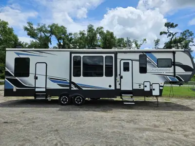 2023 Keystone CARBON 358 photo 3