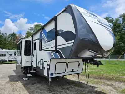 2023 Keystone CARBON 358 photo 4