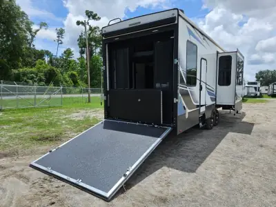 2023 Keystone CARBON 358 photo 2
