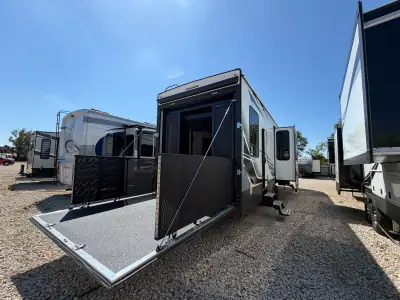 2023 Keystone CARBON 358 photo 16