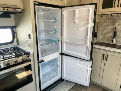 2026 Shasta Rvs Phoenix Lite 27BAR photo 26