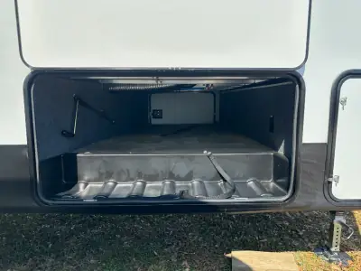 2026 Shasta Rvs Phoenix Lite 27BAR photo 4
