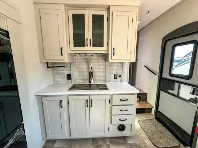 2026 Shasta Rvs Phoenix Lite 27BAR photo 27