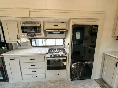 2026 Shasta Rvs Phoenix Lite 27BAR photo 21