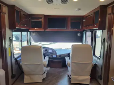 2018 Fleetwood Pace Arrow® LXE 38F photo 23