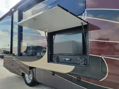 2018 Fleetwood Pace Arrow® LXE 38F photo 28