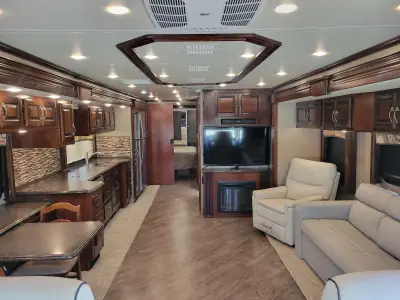 2018 Fleetwood Pace Arrow® LXE 38F photo 8