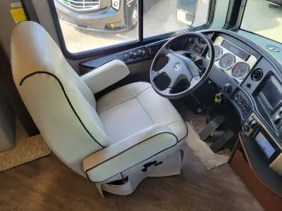 2018 Fleetwood Pace Arrow® LXE 38F photo 25