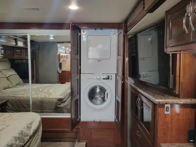 2018 Fleetwood Pace Arrow® LXE 38F photo 19