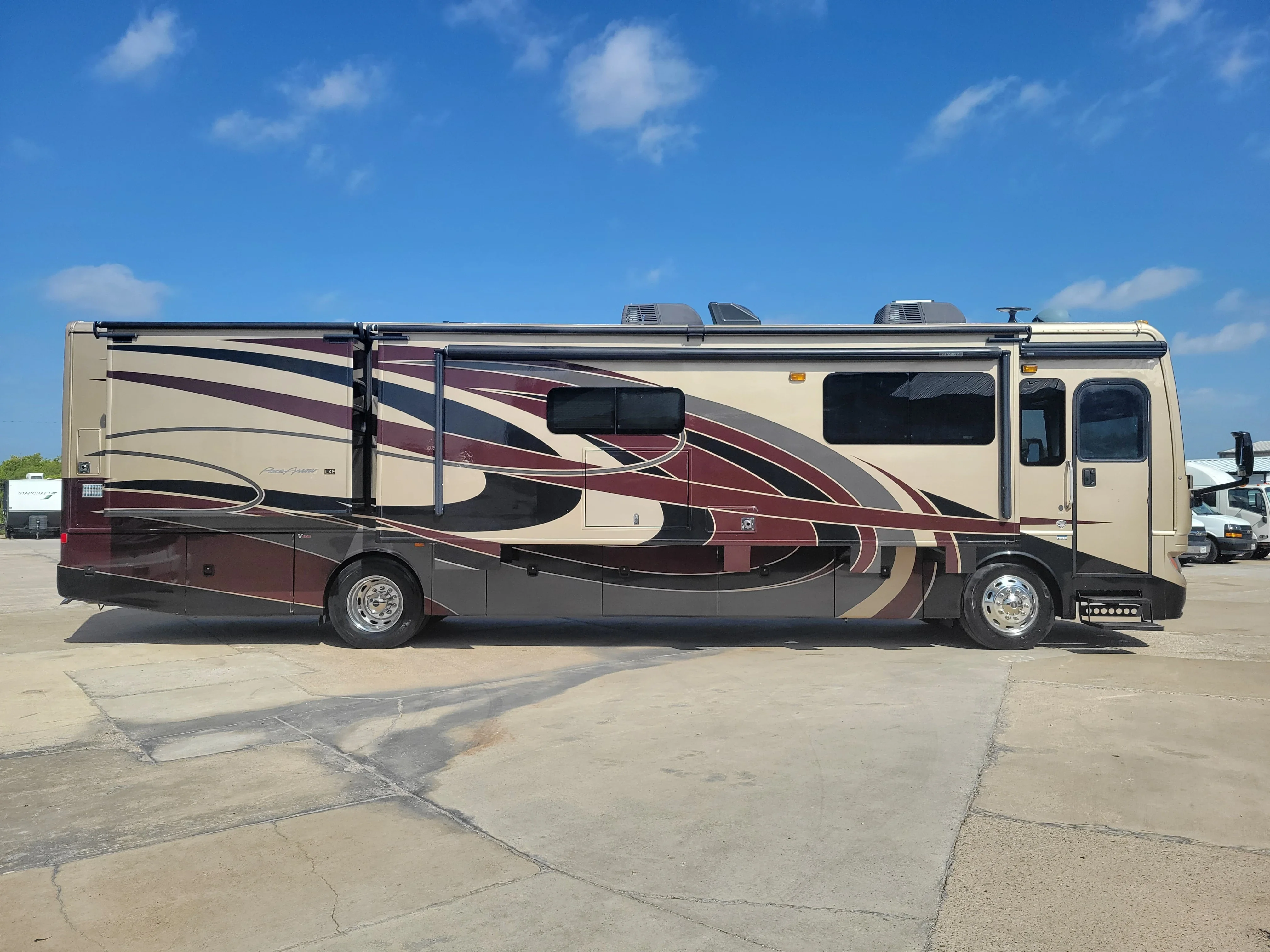 2018 Fleetwood Pace Arrow® LXE 38F exterior